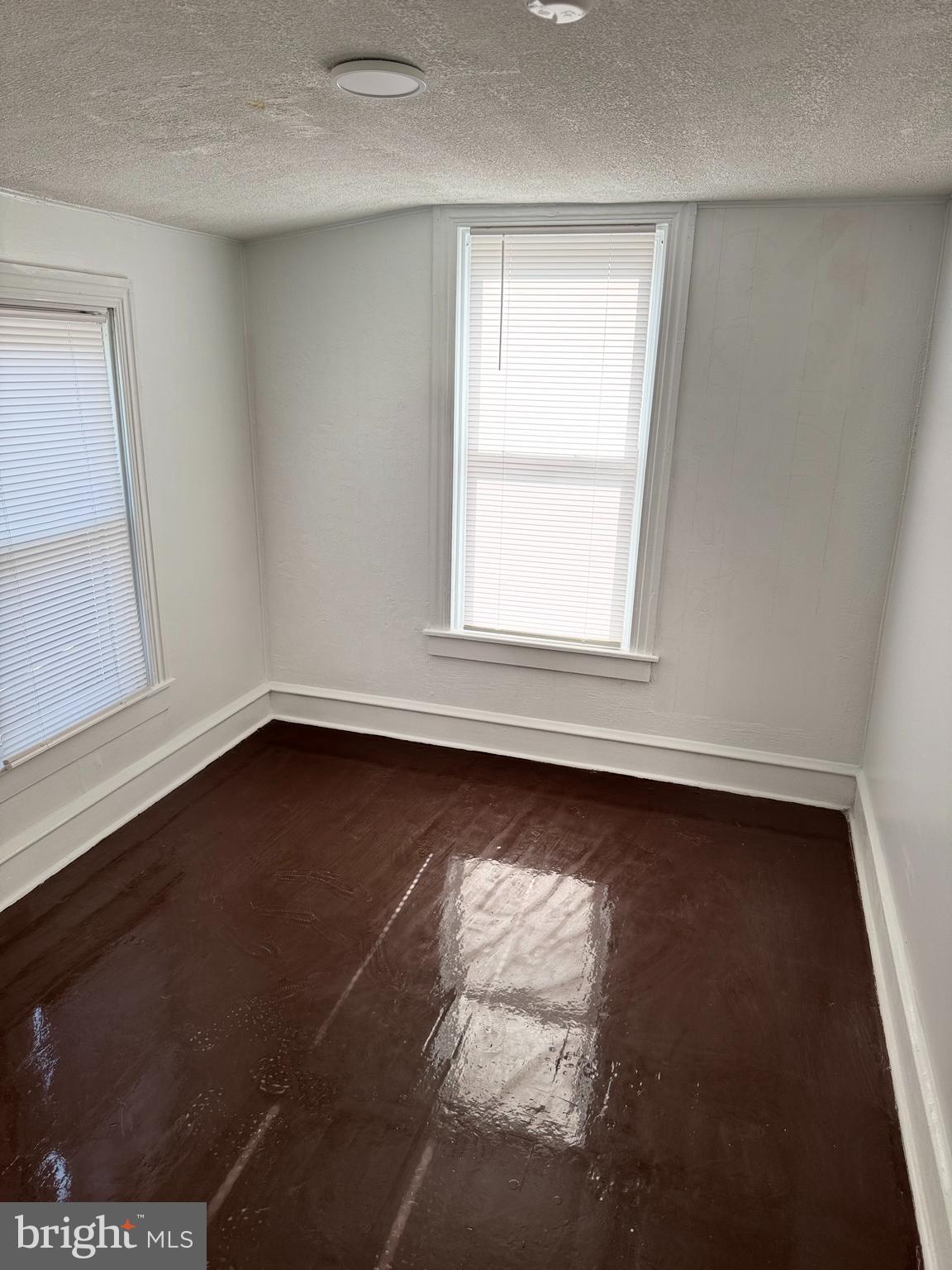 1060 Pike Street Reading, PA 19604 - Photo 10 of 11 an empty room with a window