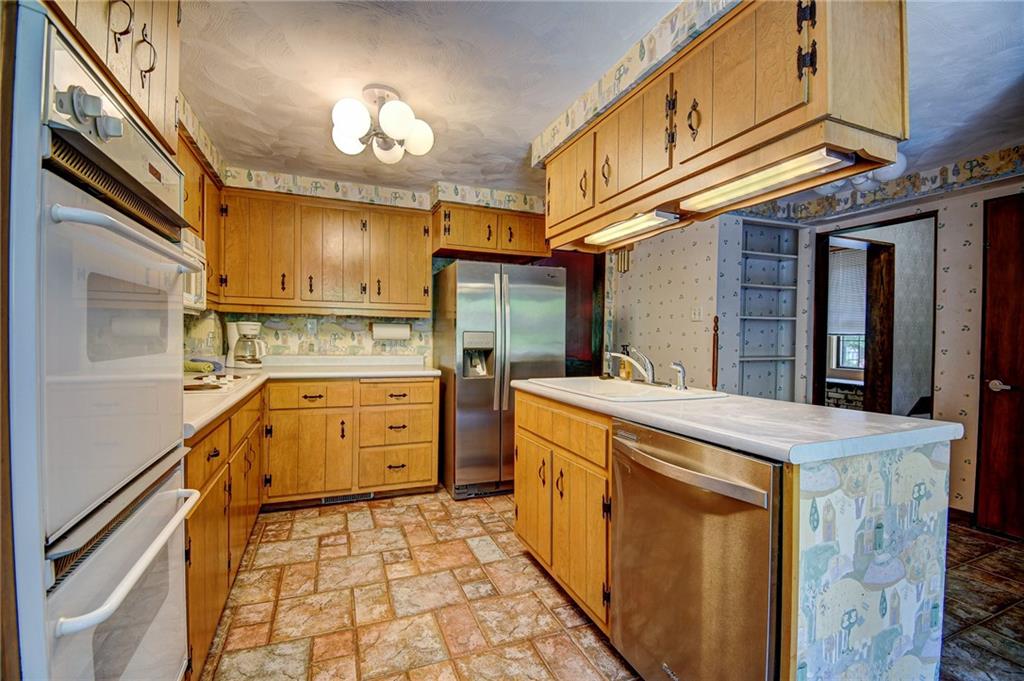 110 Cherry Valley Road Pittsburgh, PA 15221 - Photo 4 of 25 Gallery Image 4