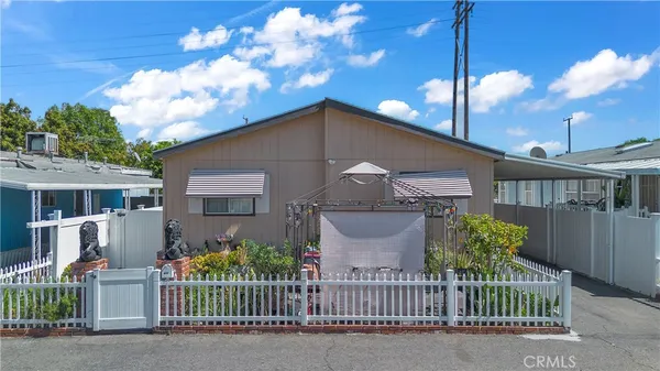 a front view of house with yard and entertaining space