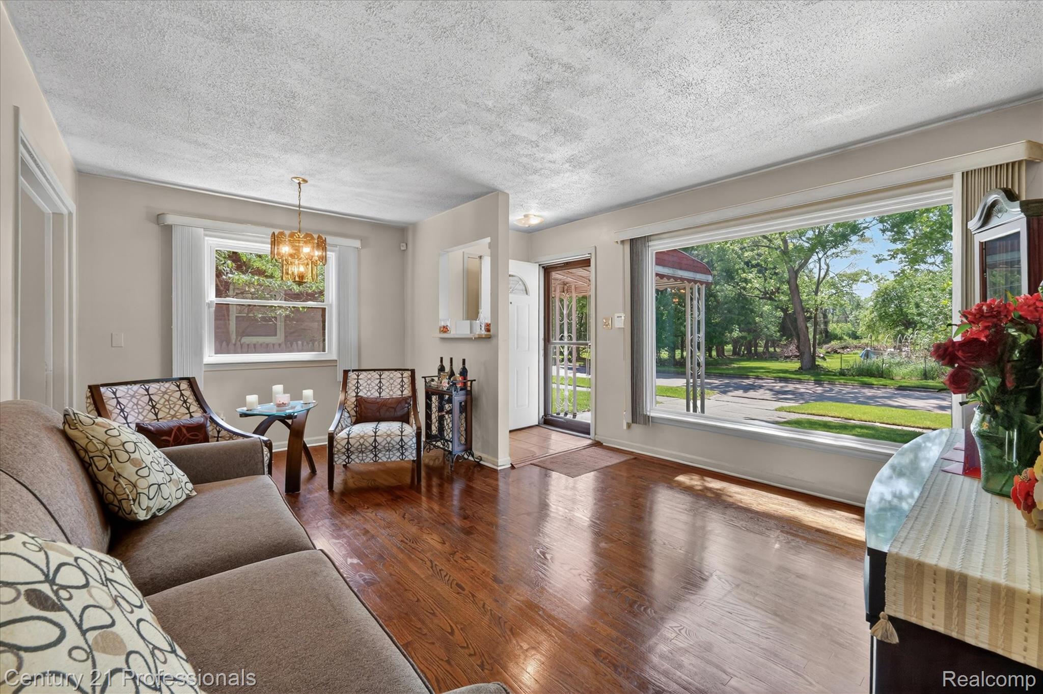 28688 Emerson Street Inkster, MI 48141 - Photo 9 of 44 09-28688-Emerson-St-Inkster-Windowstill.jpg