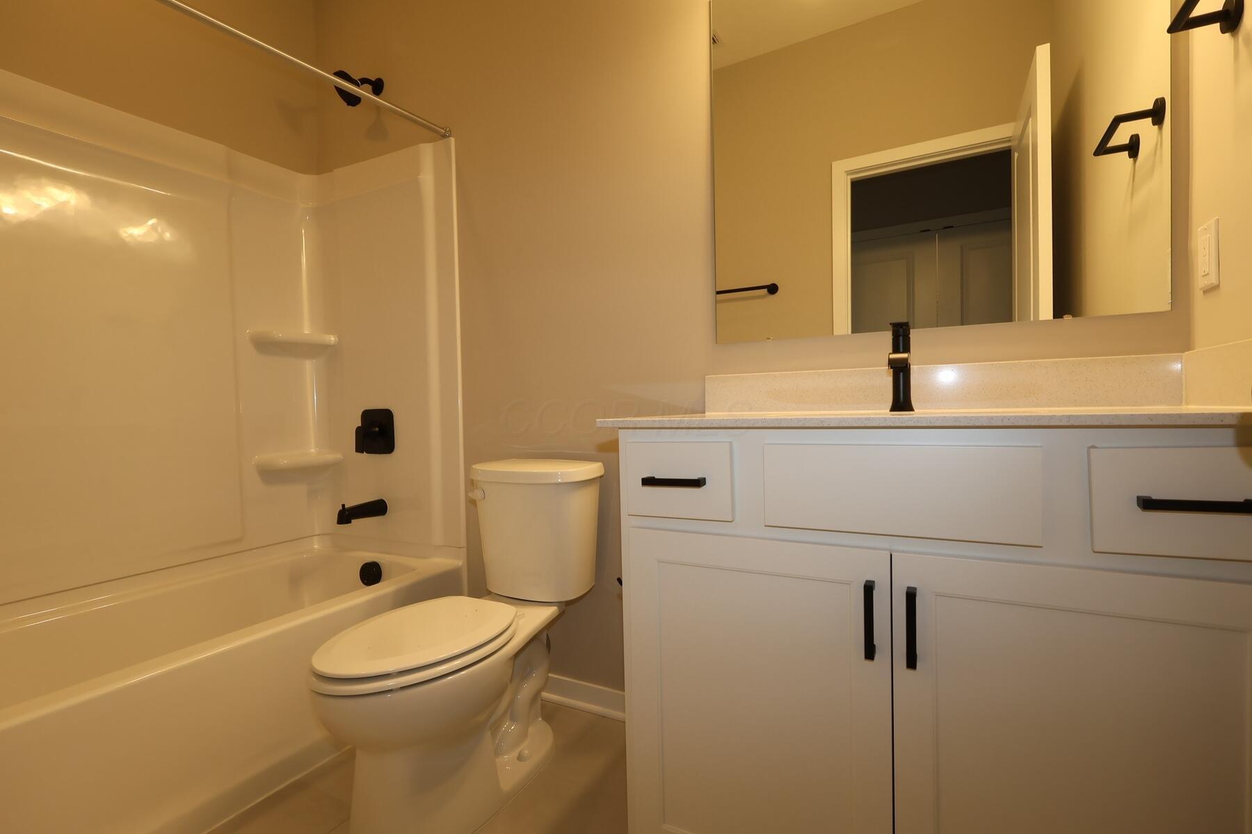 5655 Valleydale Road Powell, OH 43065 - Photo 8 of 16 Bathroom