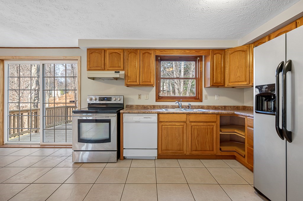 78 Brigham Road Worcester, MA 01609 - Photo 14 of 23 Gallery Image 14