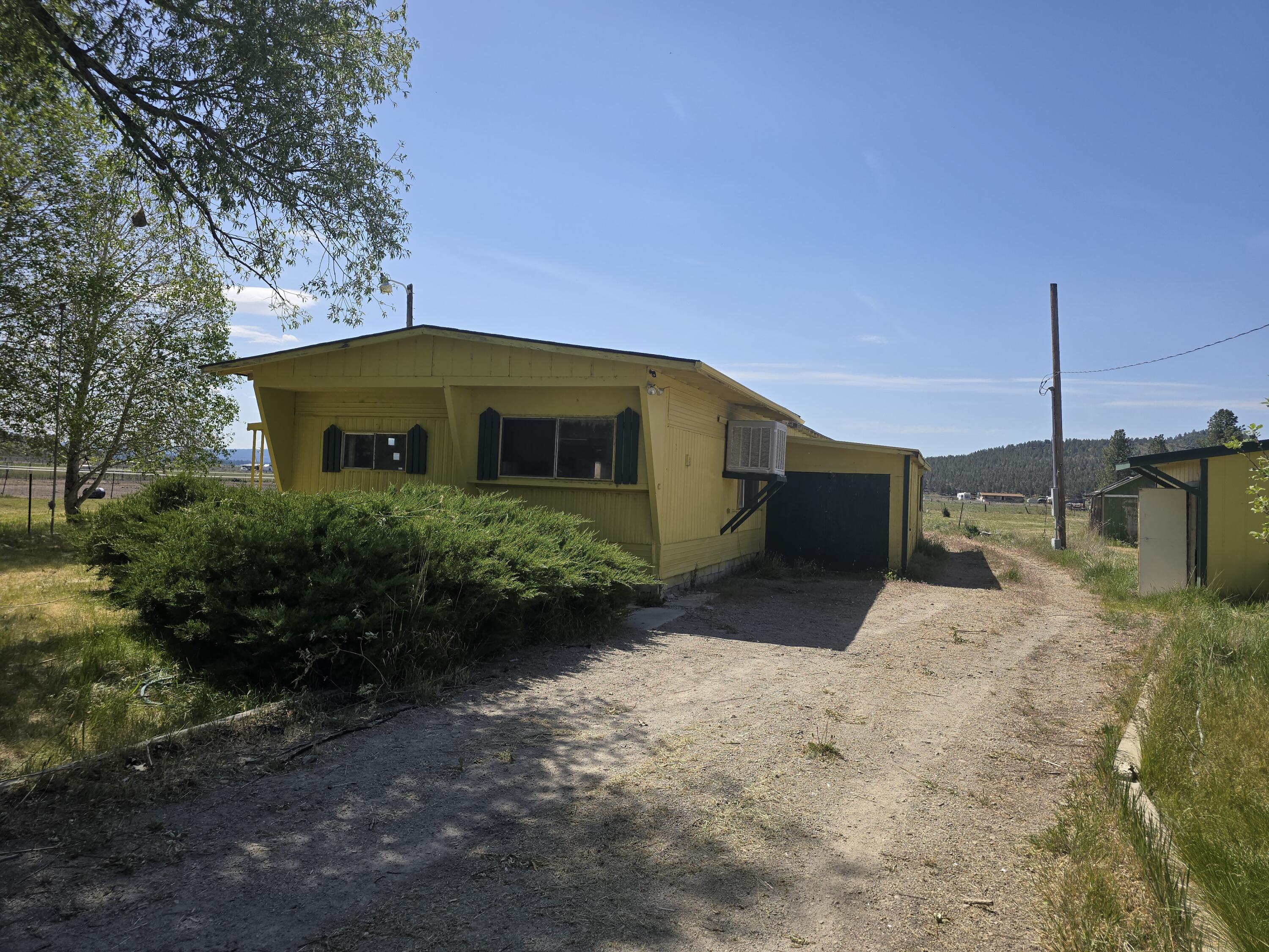 31974 Drews Road Chiloquin, OR 97624 - Photo 2 of 25 a view of a house with a yard