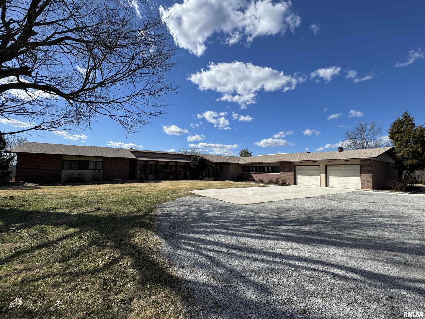 800 South Green Street Anna, IL 62906 - Photo 3 of 44 a view of a house with a yard