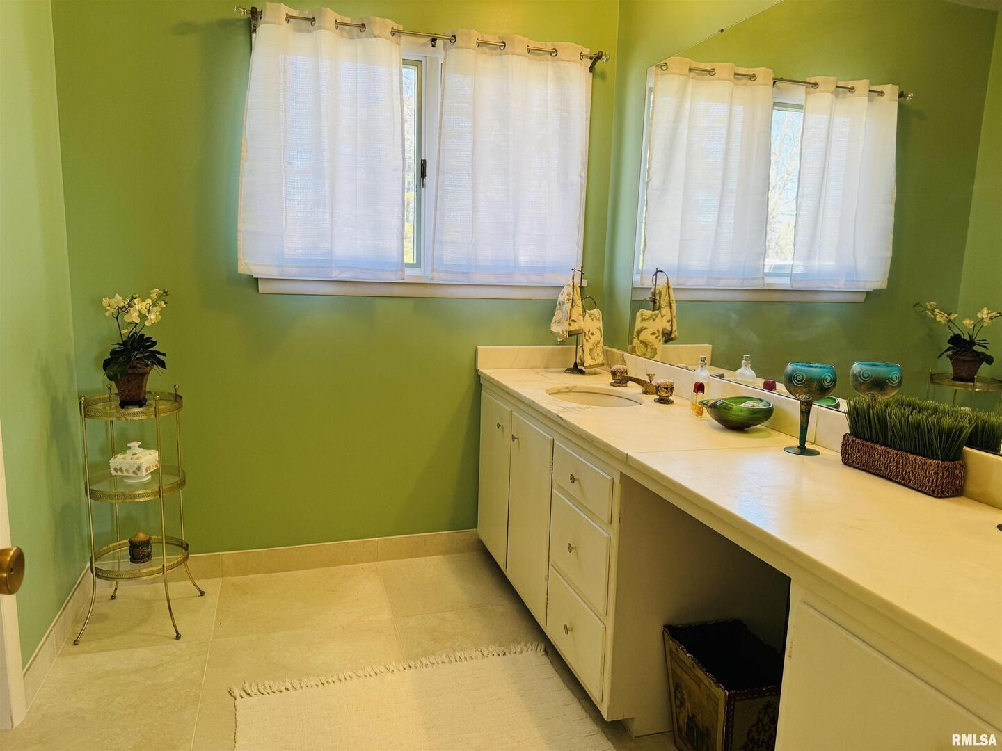 800 South Green Street Anna, IL 62906 - Photo 40 of 44 a bathroom with a sink and a mirror