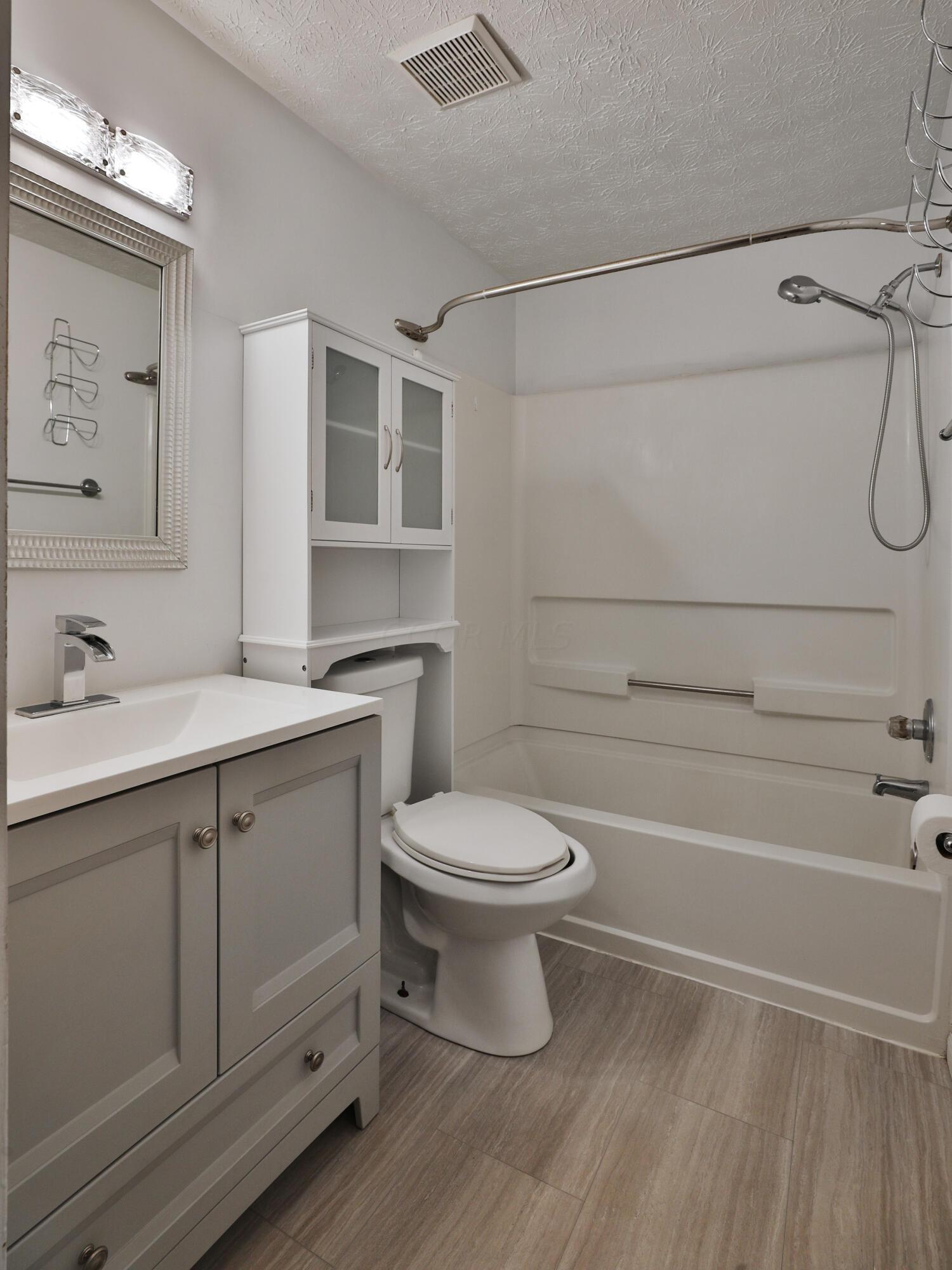 626 South Murray Hill Road Columbus, OH 43228 - Photo 27 of 33 626-S-MurrayHill-29