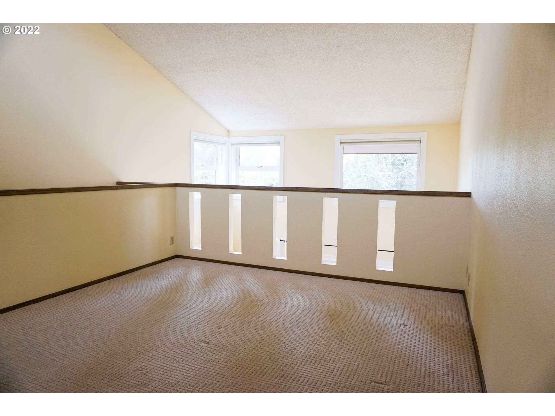2251 Ridgeway Drive Eugene, OR 97401 - Photo 5 of 20 Gallery Image 5
