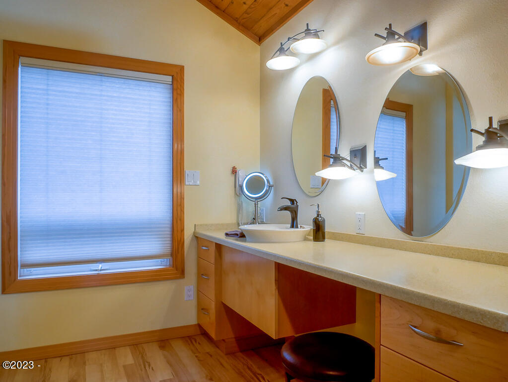 12319 Logsden Road Blodgett, OR 97326 - Photo 25 of 78 Primary Suite