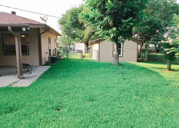 an aerial view of a house having yard
