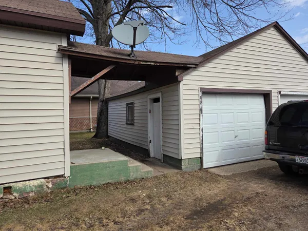 $194,900 | 225 South Main Street, Iola, WI 54945