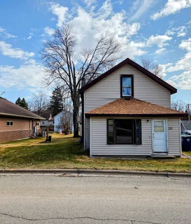 $194,900 | 225 South Main Street, Iola, WI 54945