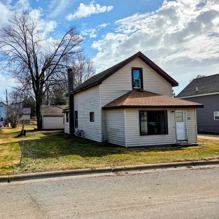 $194,900 | 225 South Main Street, Iola, WI 54945