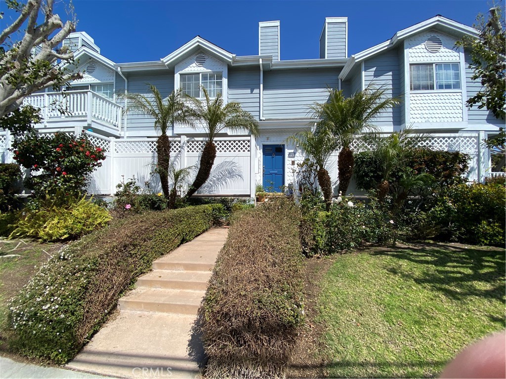 321 Emerald Street Redondo Beach, CA 90277 - Photo 2 of 10