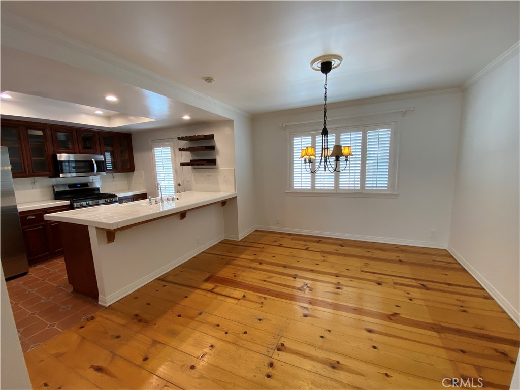 321 Emerald Street Redondo Beach, CA 90277 - Photo 4 of 10