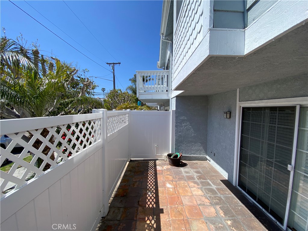 321 Emerald Street Redondo Beach, CA 90277 - Photo 7 of 10