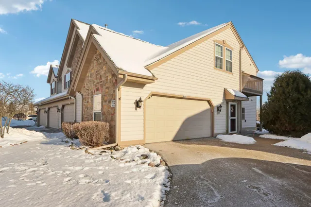 $339,000 | 8648 Roxbury Way, Oak Creek, WI 53154