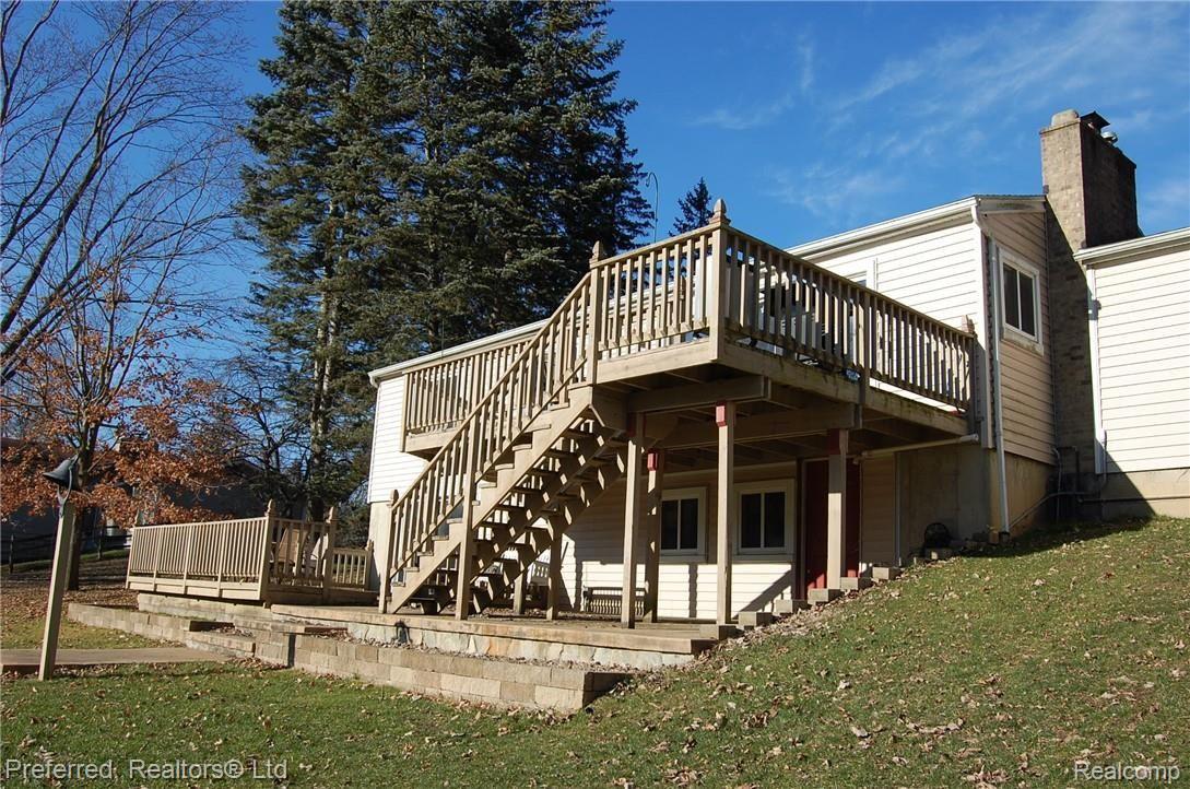 49253 Hanford Road Canton, MI 48187 - Photo 26 of 33 Two Tier Deck
