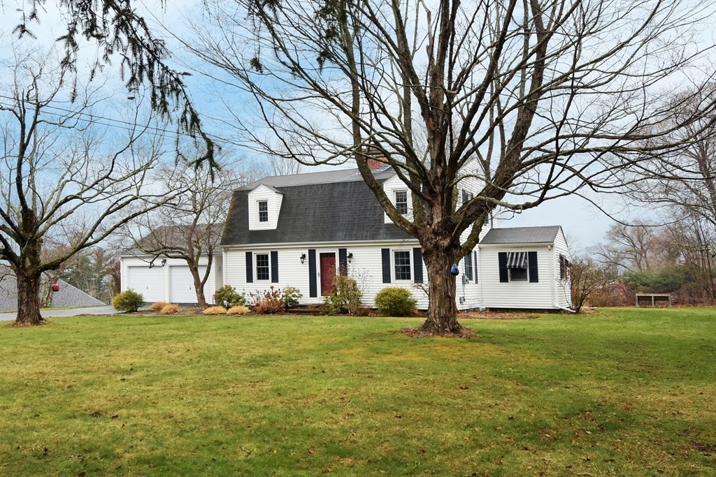 45 McGregory Road Sturbridge, MA 01566 - Photo 33 of 36 a front view of house with yard and green space