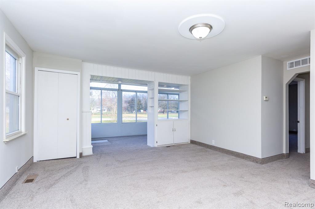 43061 Harris Road Belleville, MI 48111 - Photo 7 of 29