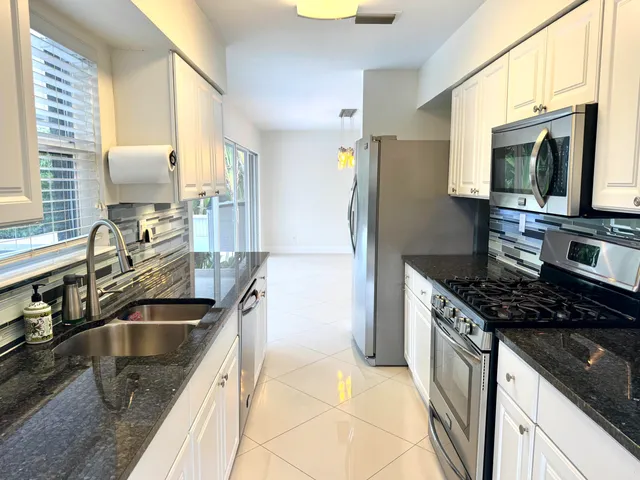 $3,700 | Undisclosed Address, Lake Worth, FL 33461
