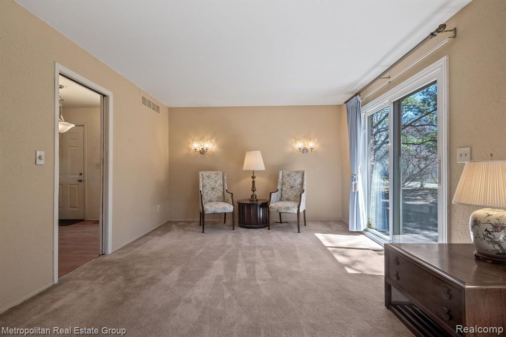 29607 High Valley Road Farmington Hills, MI 48331 - Photo 11 of 27