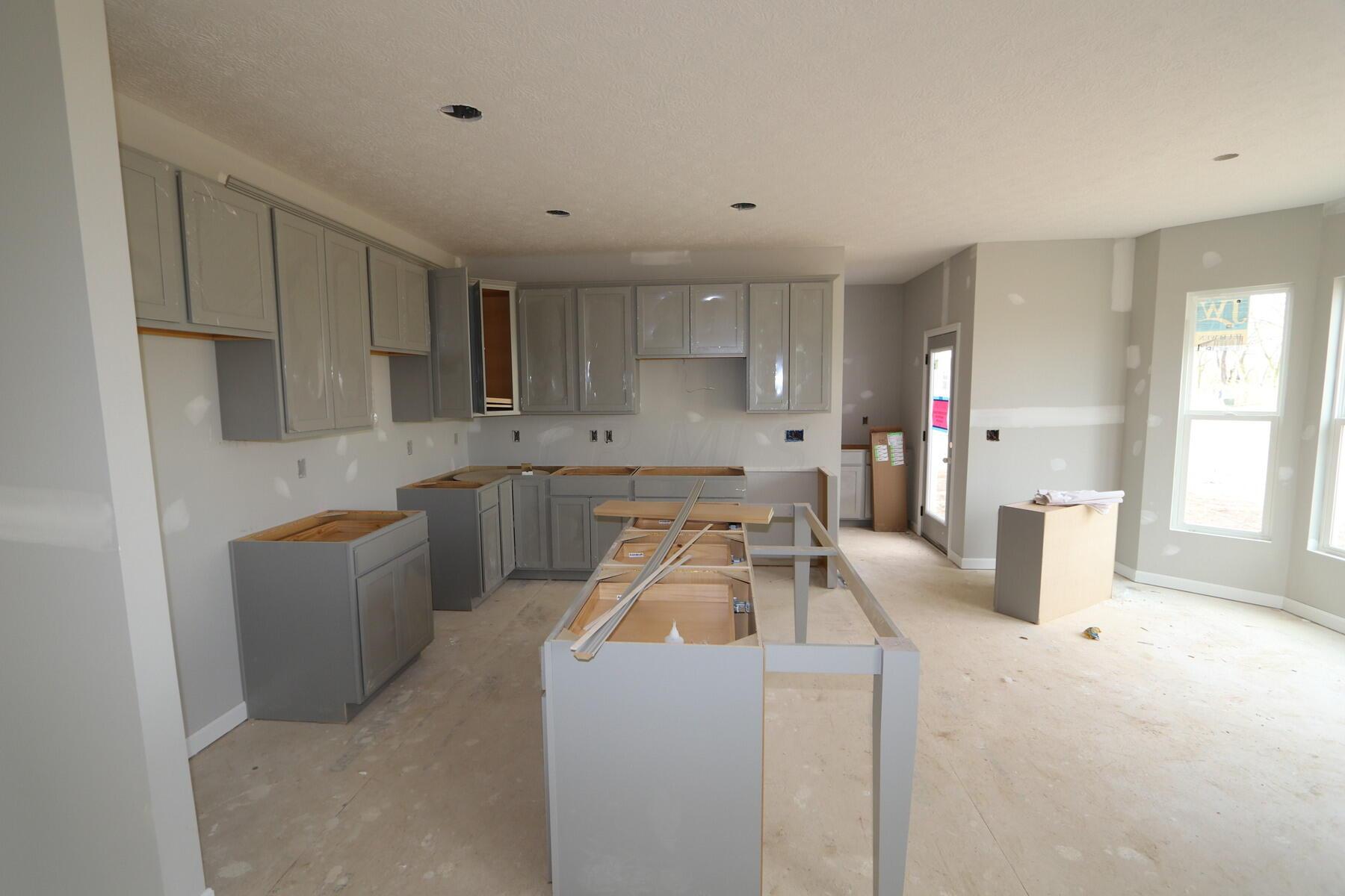 34 Erin Hls Road Commercial Point, OH 43116 - Photo 10 of 23 Kitchen