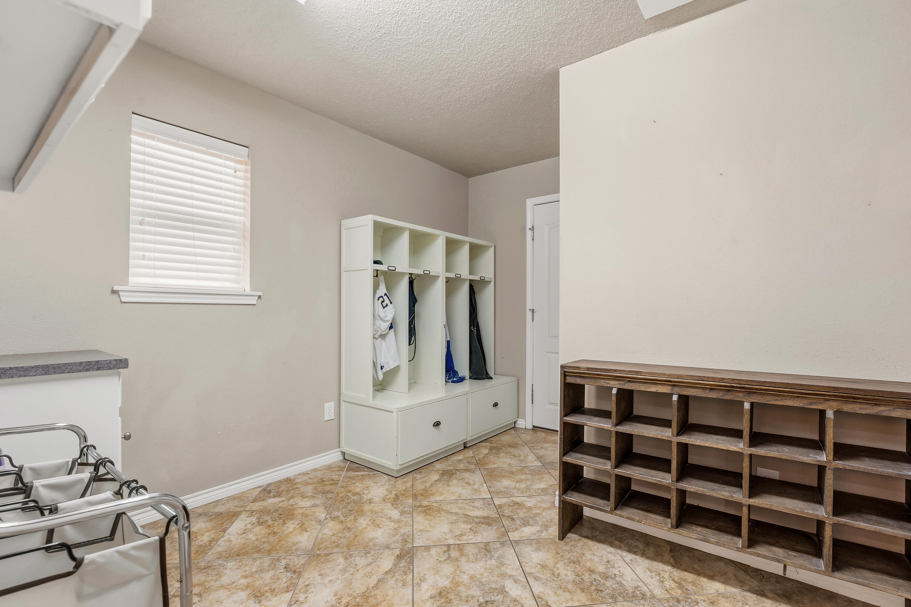 6903 87th Street Lubbock, TX 79424 - Photo 12 of 35 a view of a livingroom with furniture