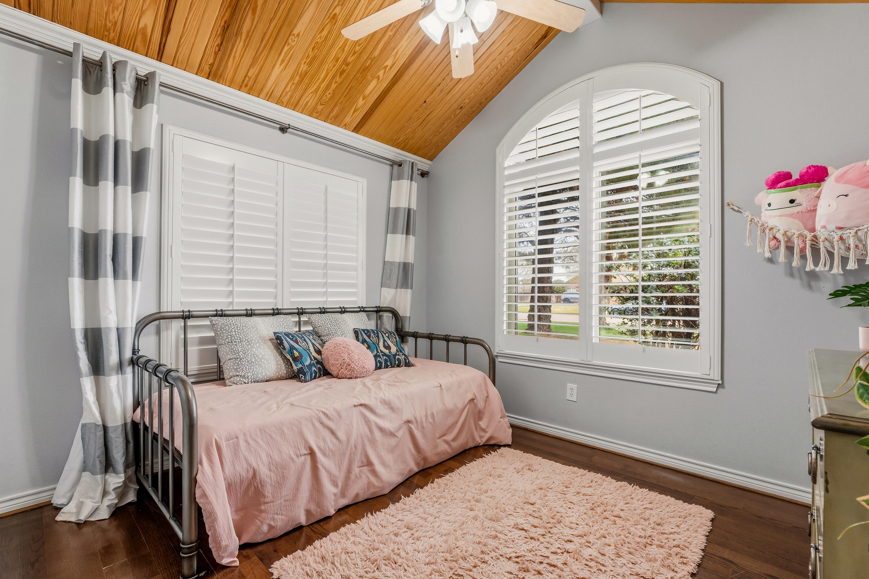 6903 87th Street Lubbock, TX 79424 - Photo 20 of 35 a bedroom with a bed and a window