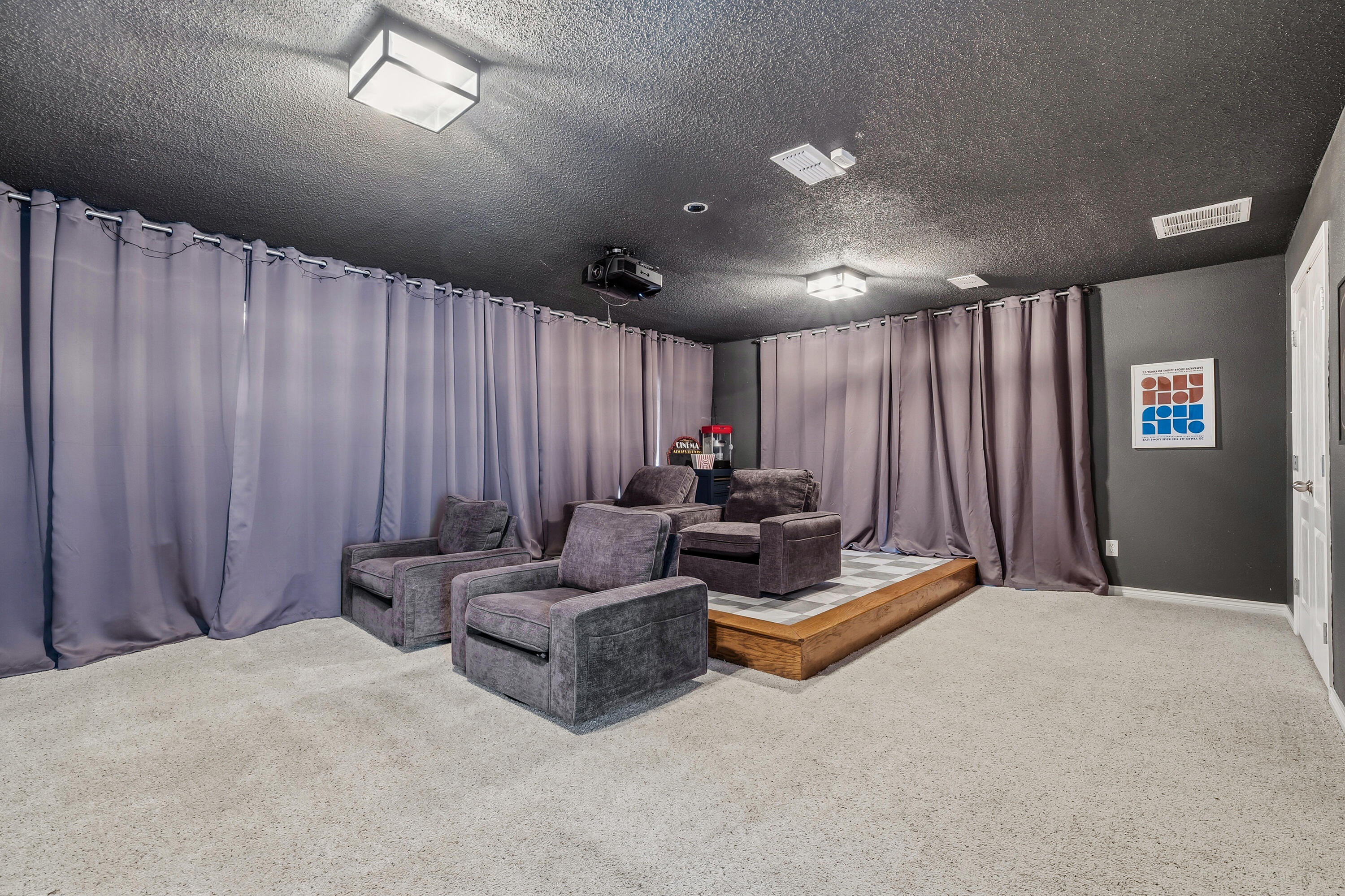 6903 87th Street Lubbock, TX 79424 - Photo 27 of 35 a living room with furniture