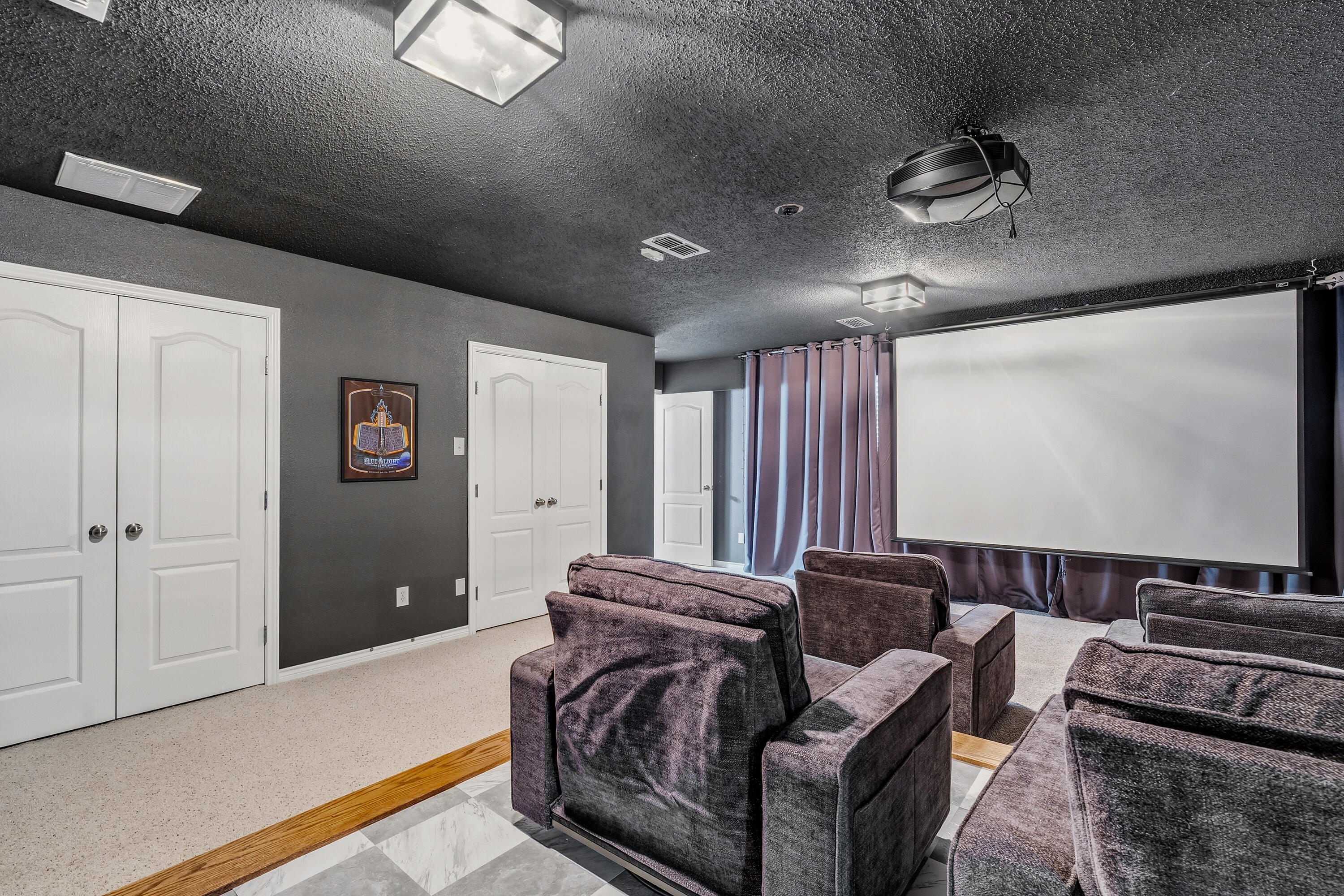 6903 87th Street Lubbock, TX 79424 - Photo 28 of 35 a living room with furniture