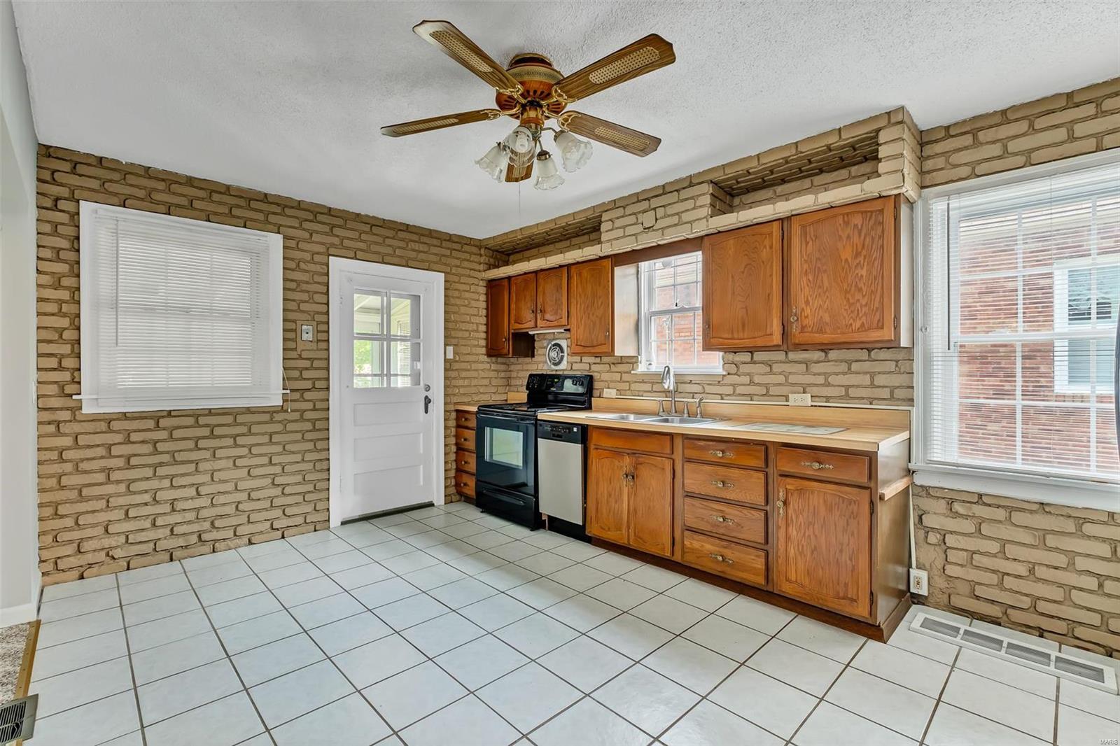 2225 Brown Road St. Louis, MO 63114 - Photo 13 of 21 Gallery Image 13