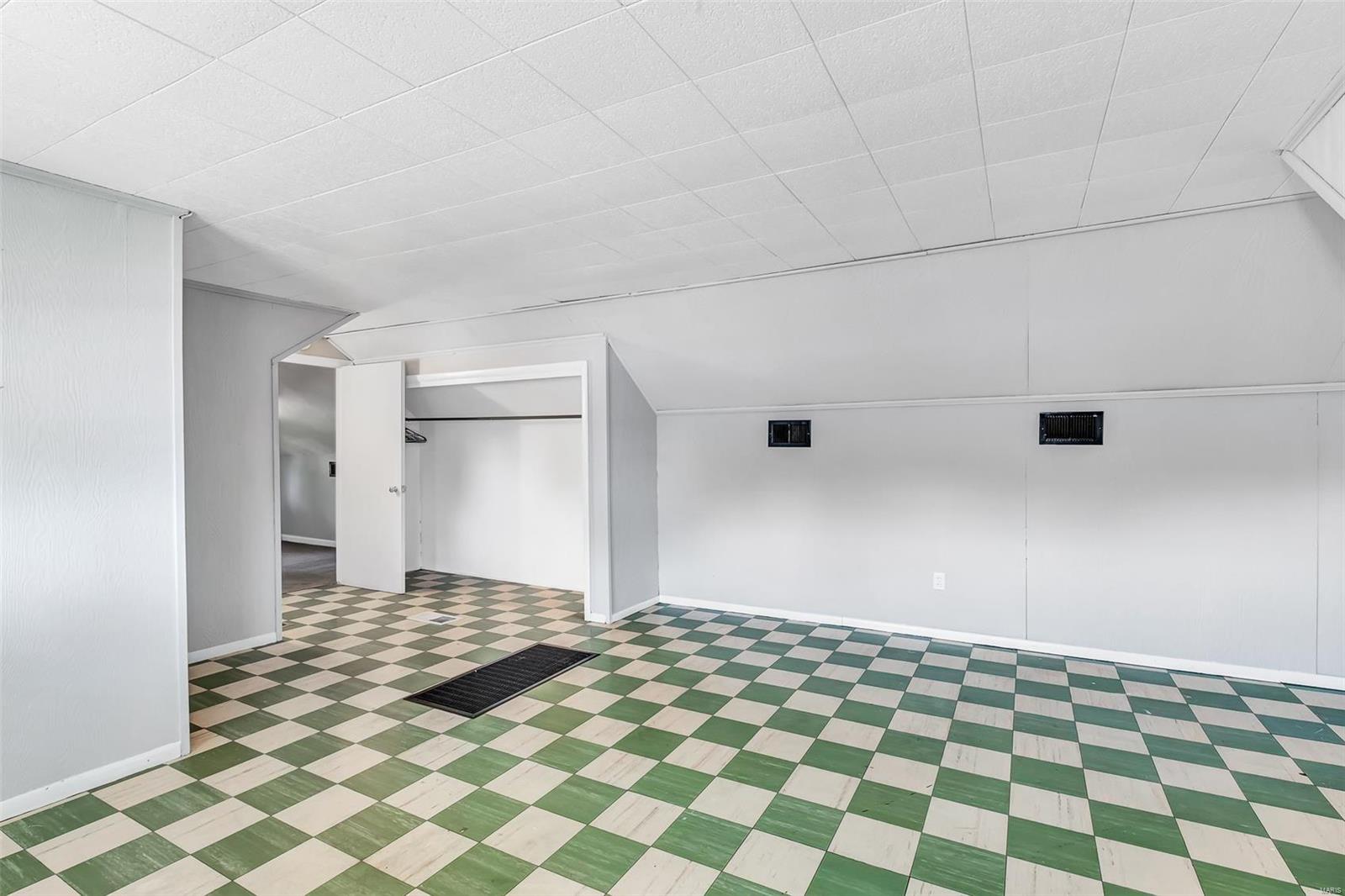 2225 Brown Road St. Louis, MO 63114 - Photo 10 of 21 Gallery Image 10