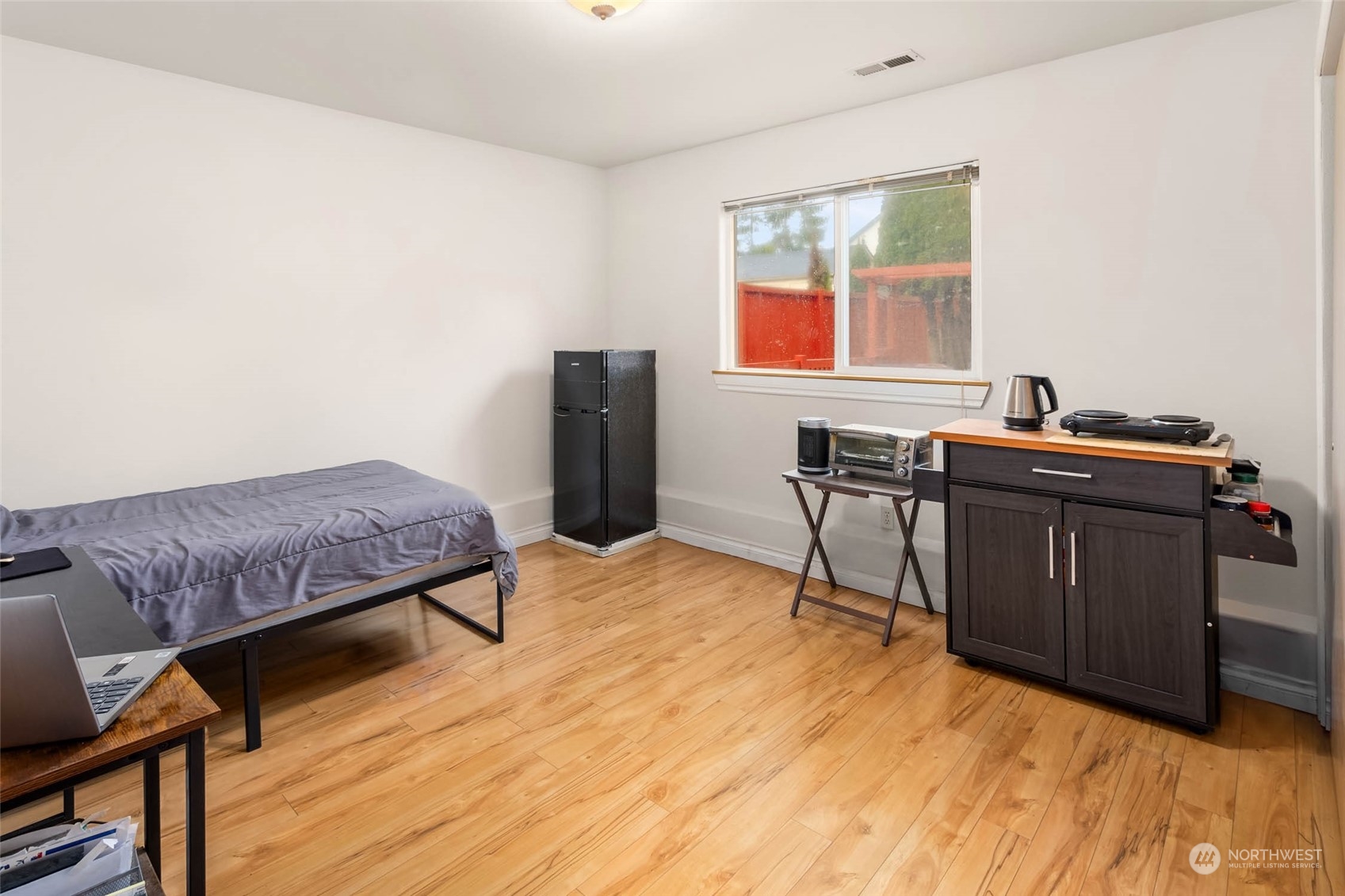 9031 West Mall Drive Everett, WA 98208 - Photo 19 of 32 a workspace with furniture and window