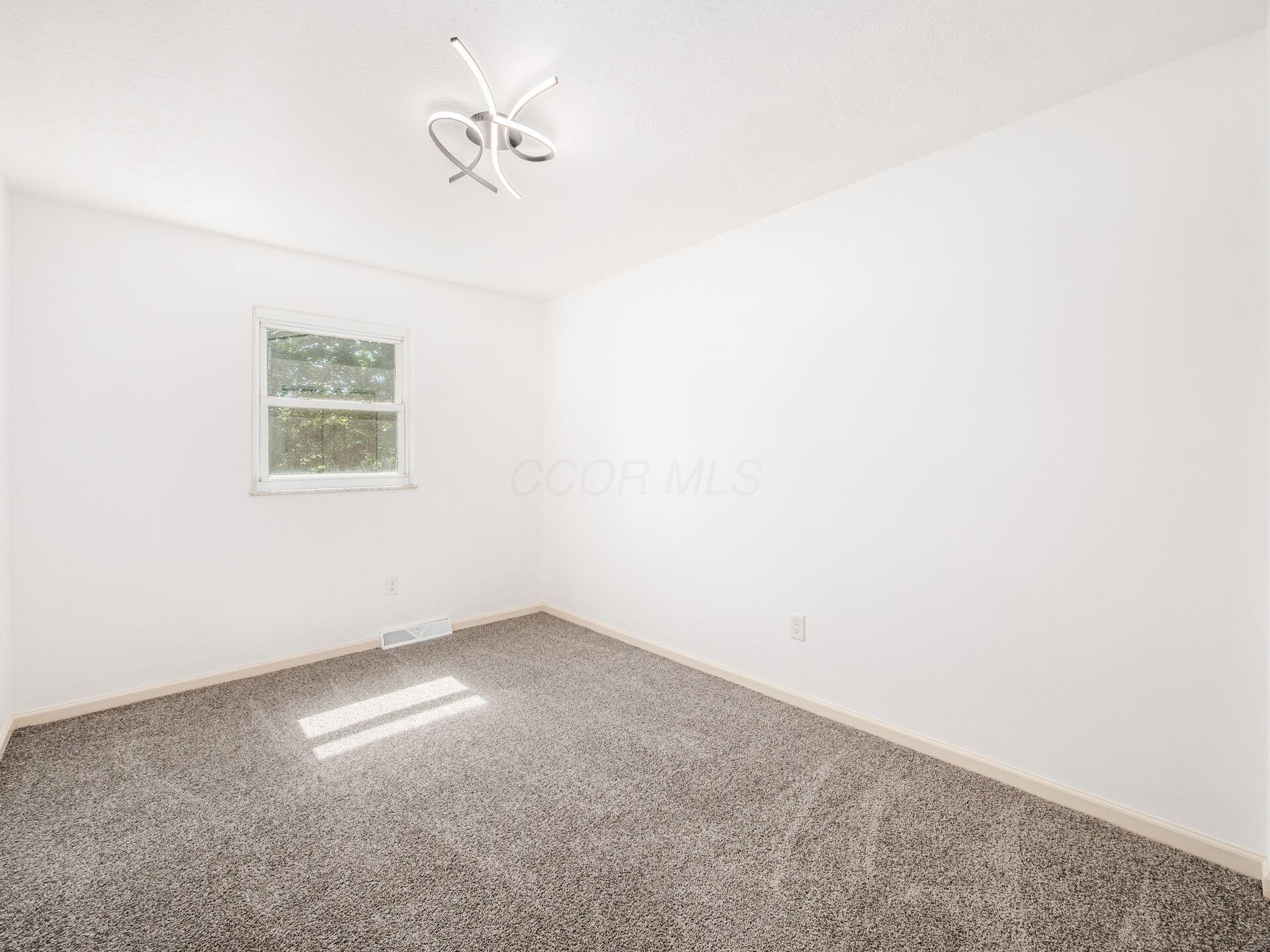 856 Cummington Road Columbus, OH 43213 - Photo 32 of 75 026_f3b7_A 856 Cummington 077