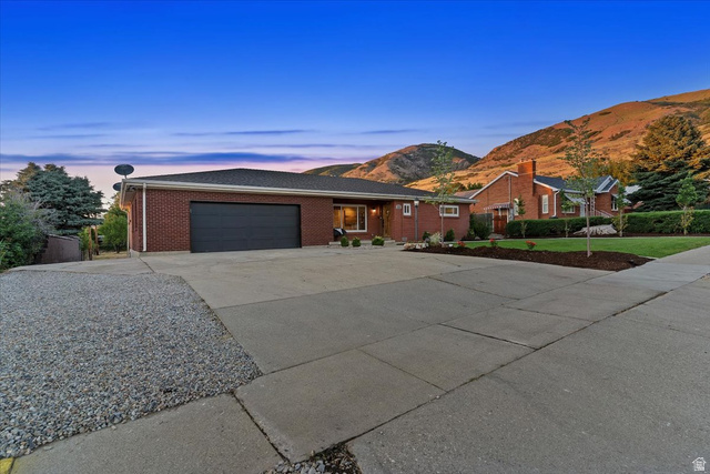 555 East Pages Lane Centerville, UT 84014 - Photo 2 of 57