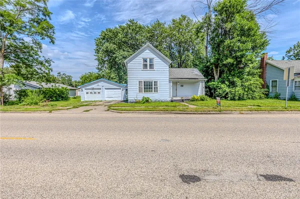 $74,900 | 424 North Main Street, Moweaqua, IL 62550