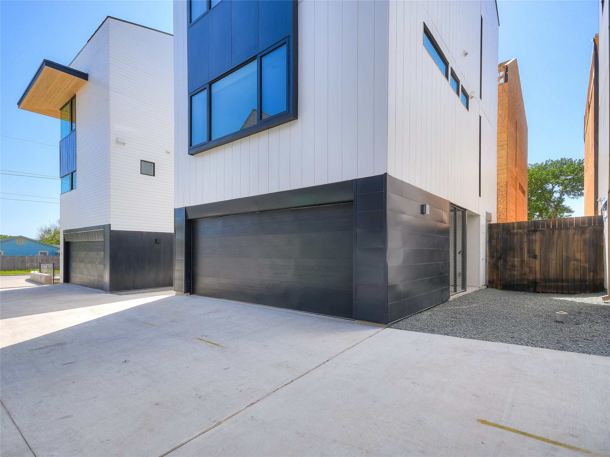 3406 East 17th Street, Unit 3 Austin, TX 78721 - Photo 3 of 27 a view of an empty room with a fireplace