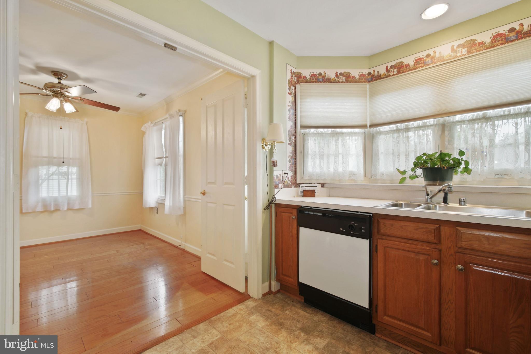 2497-5 Five Shillings Road Frederick, MD 21701 - Photo 9 of 28 Kitchen/Dining