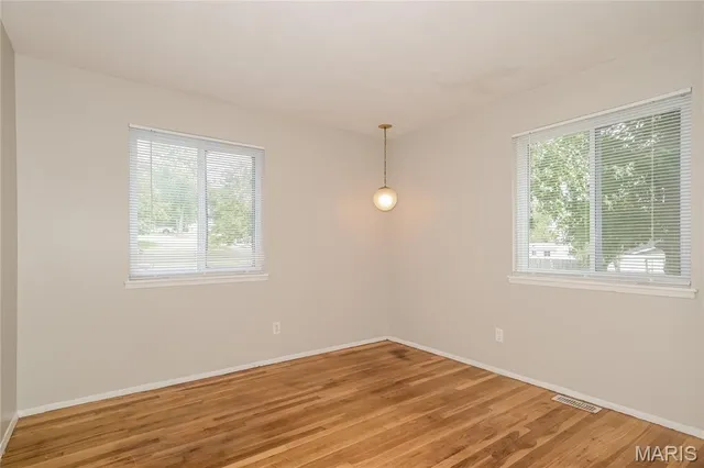 $1,975 | 1215 Dawn Valley Drive, Maryland Heights, MO 63043