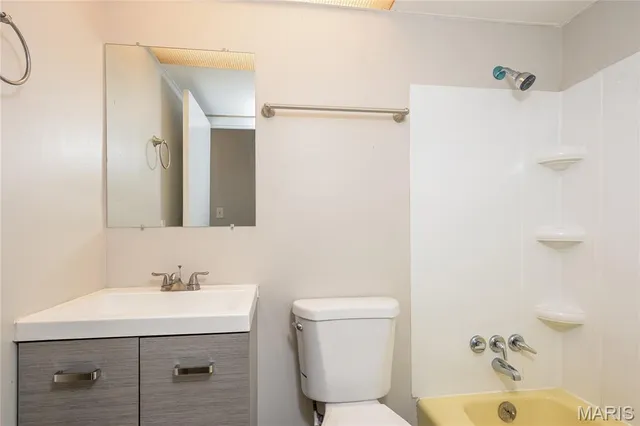 $1,975 | 1215 Dawn Valley Drive, Maryland Heights, MO 63043