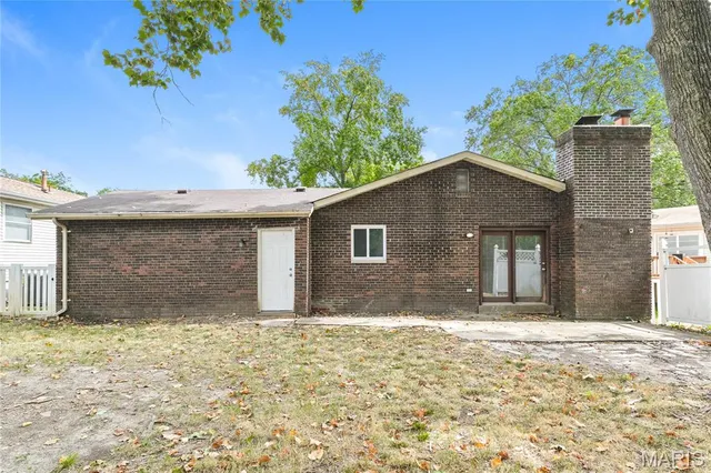 $1,975 | 1215 Dawn Valley Drive, Maryland Heights, MO 63043