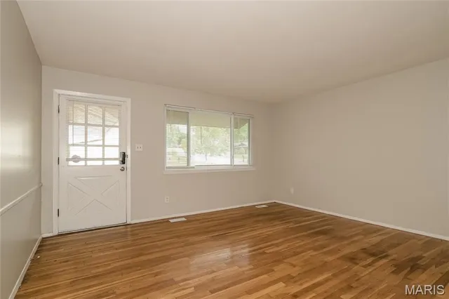 $1,975 | 1215 Dawn Valley Drive, Maryland Heights, MO 63043