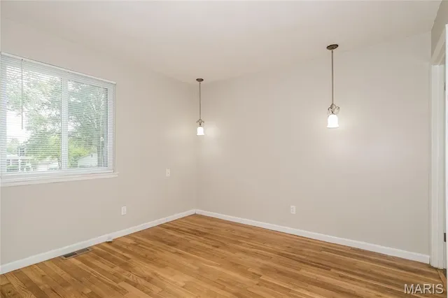 $1,975 | 1215 Dawn Valley Drive, Maryland Heights, MO 63043