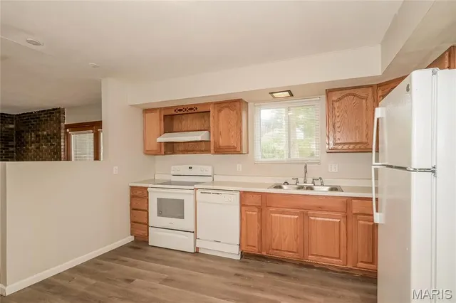 $1,975 | 1215 Dawn Valley Drive, Maryland Heights, MO 63043