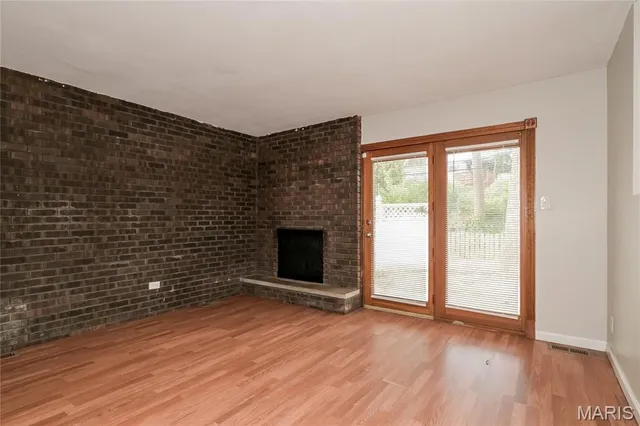 $1,975 | 1215 Dawn Valley Drive, Maryland Heights, MO 63043