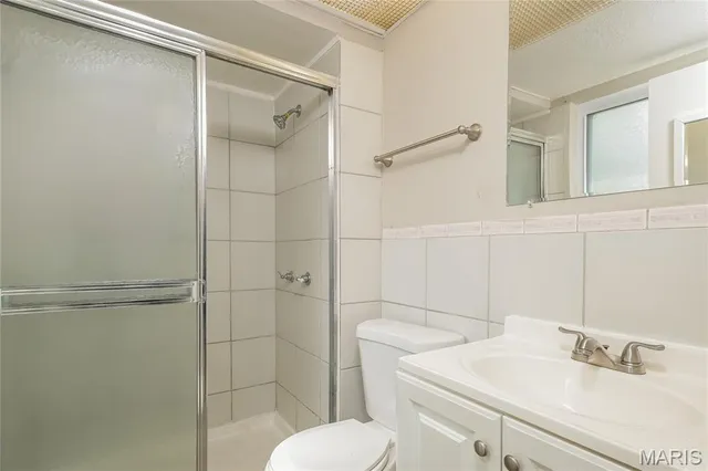 $1,975 | 1215 Dawn Valley Drive, Maryland Heights, MO 63043