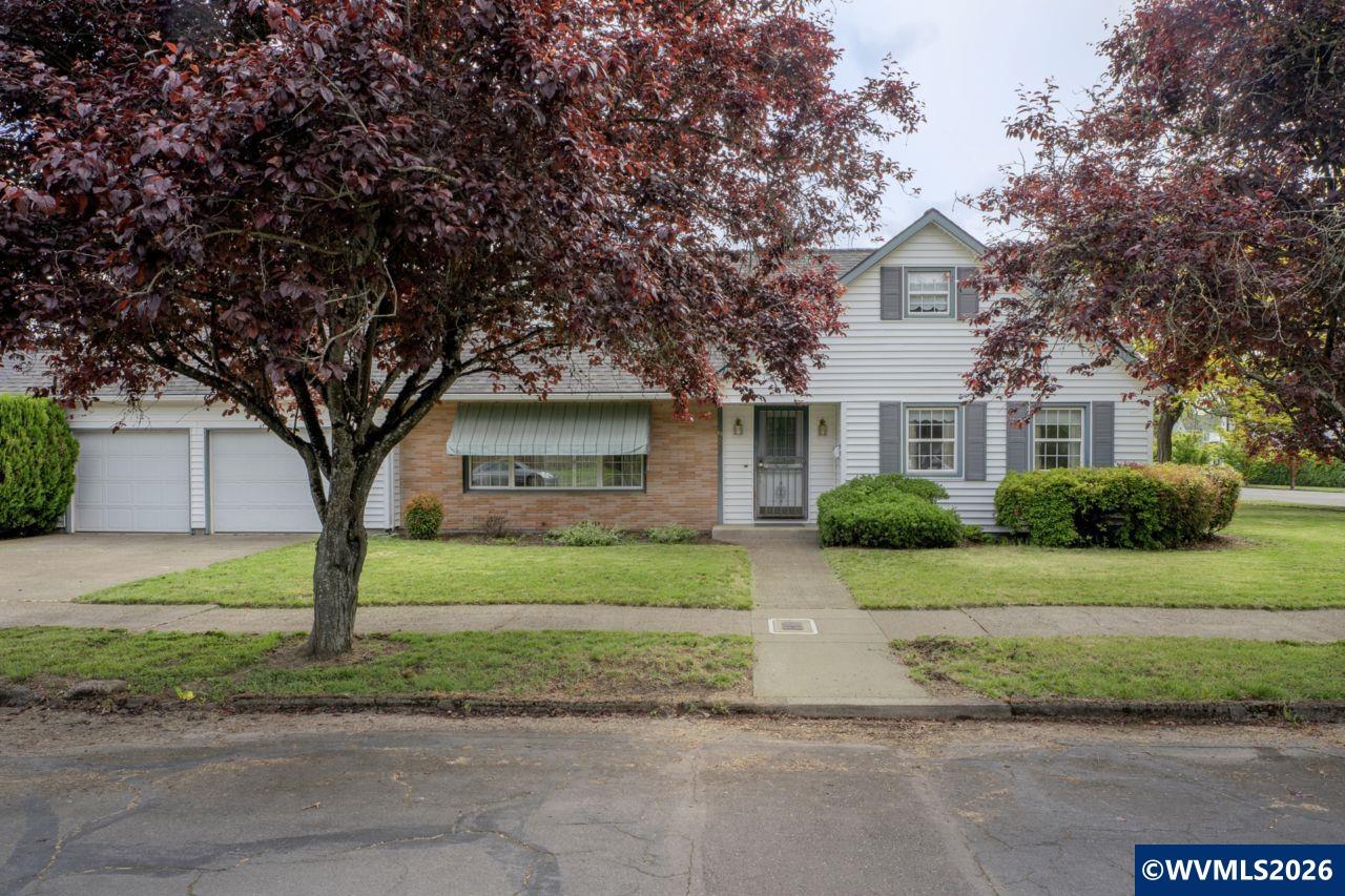 627 Southwest Ferry Street Albany, OR 97321 - Photo 2 of 49