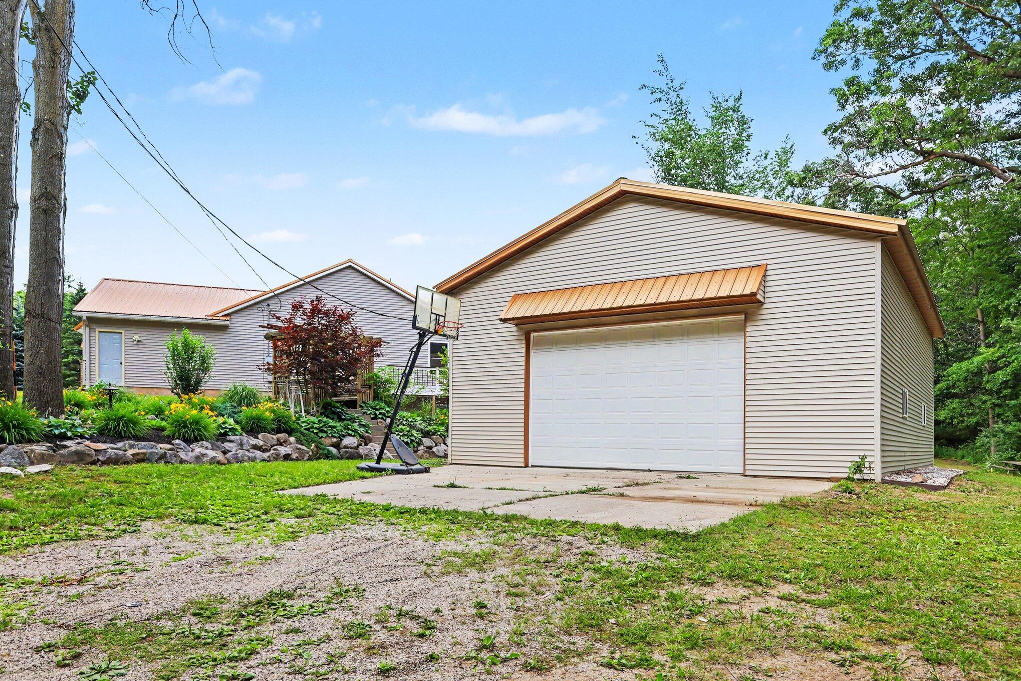 3155 11 Mile Road Northeast Rockford, MI 49341 - Photo 26 of 33 036_file_1633