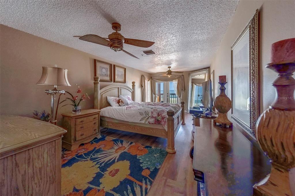 17606 Lee Avenue Redington Shores, FL 33708 - Photo 31 of 85 a bedroom with furniture a ceiling fan and a rug