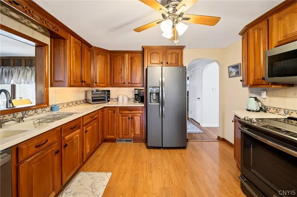 $359,900 | 101 Heather Lane, Camillus, NY 13031